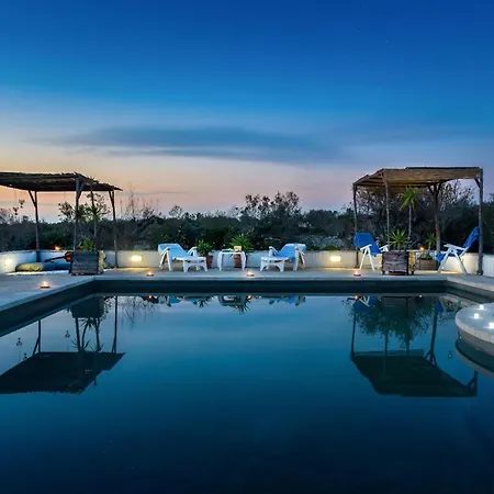 Trullo Ilario Con Piscina Villa